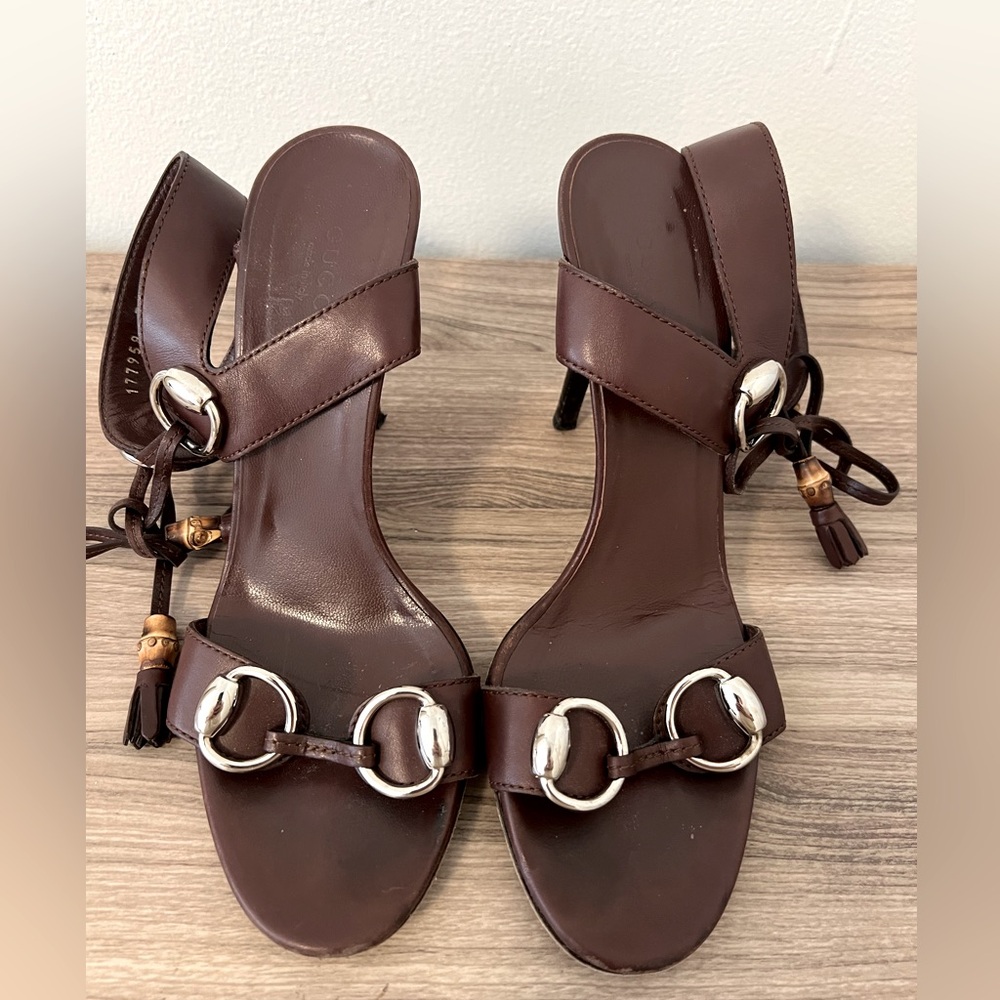 GUCCI ankle strap leather heels shoes. Color brown. Size 7